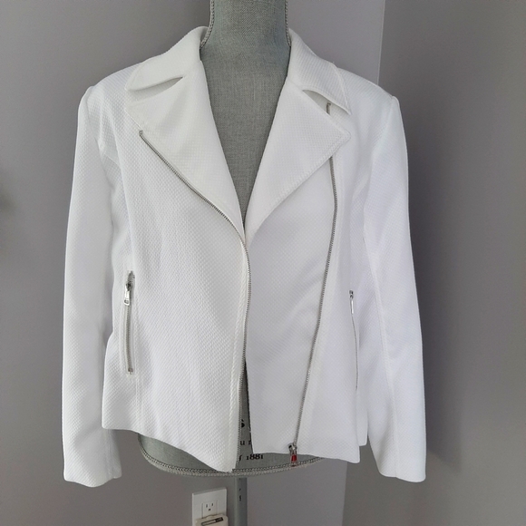 Isaac Mizrahi Jackets & Blazers - Isaac Mizrahi White Moto Jacket
